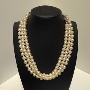 Elegant Cream Pearl Necklace set.